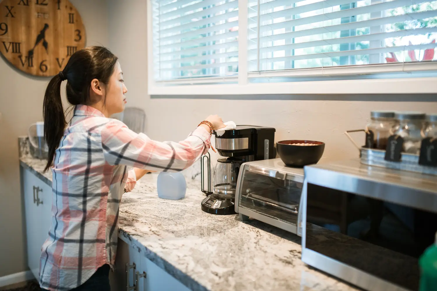 Finally, a Blind Cleaning Routine That Actually Sticks