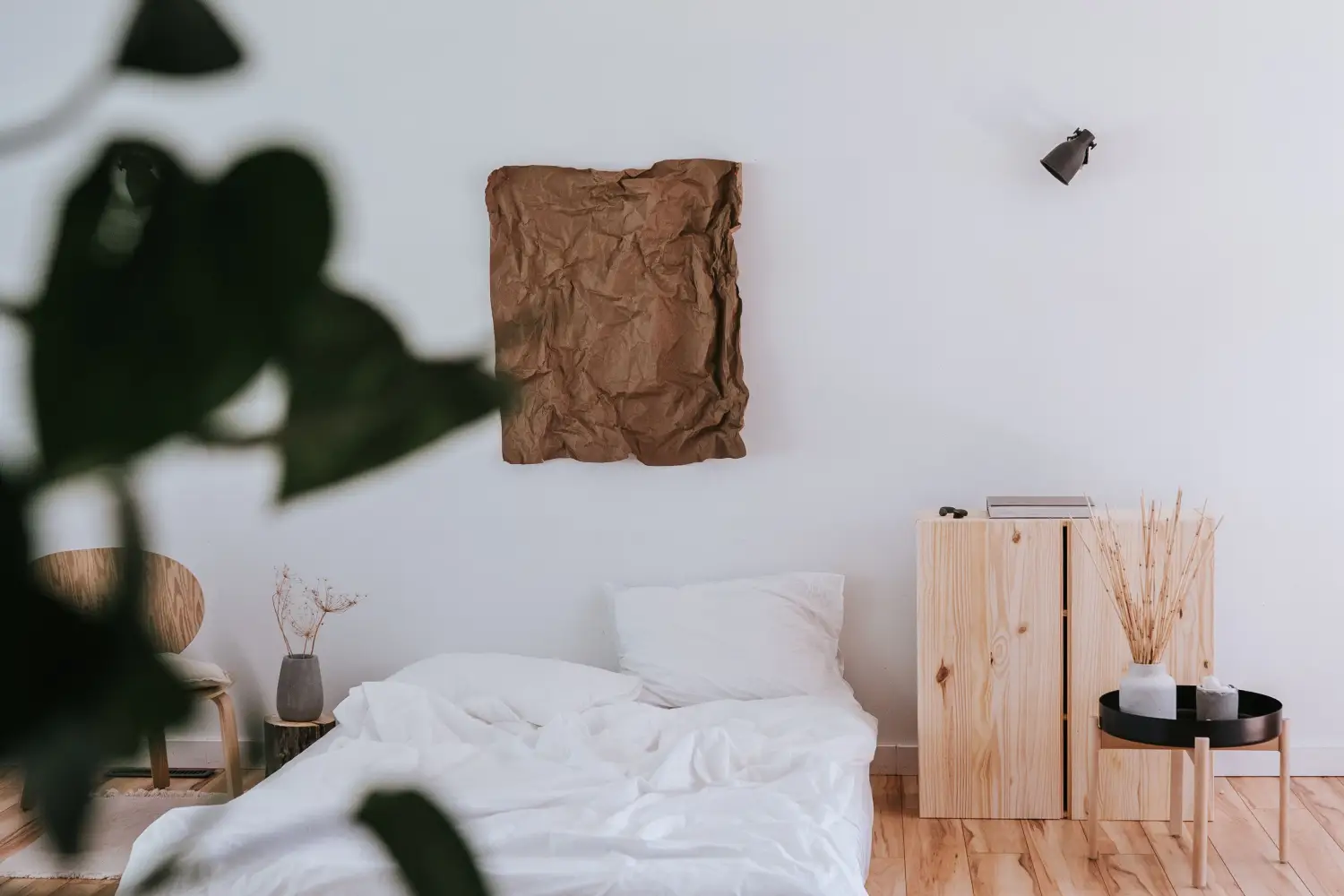 The Focal Point Mistake That Makes Your Room Feel Unstable
