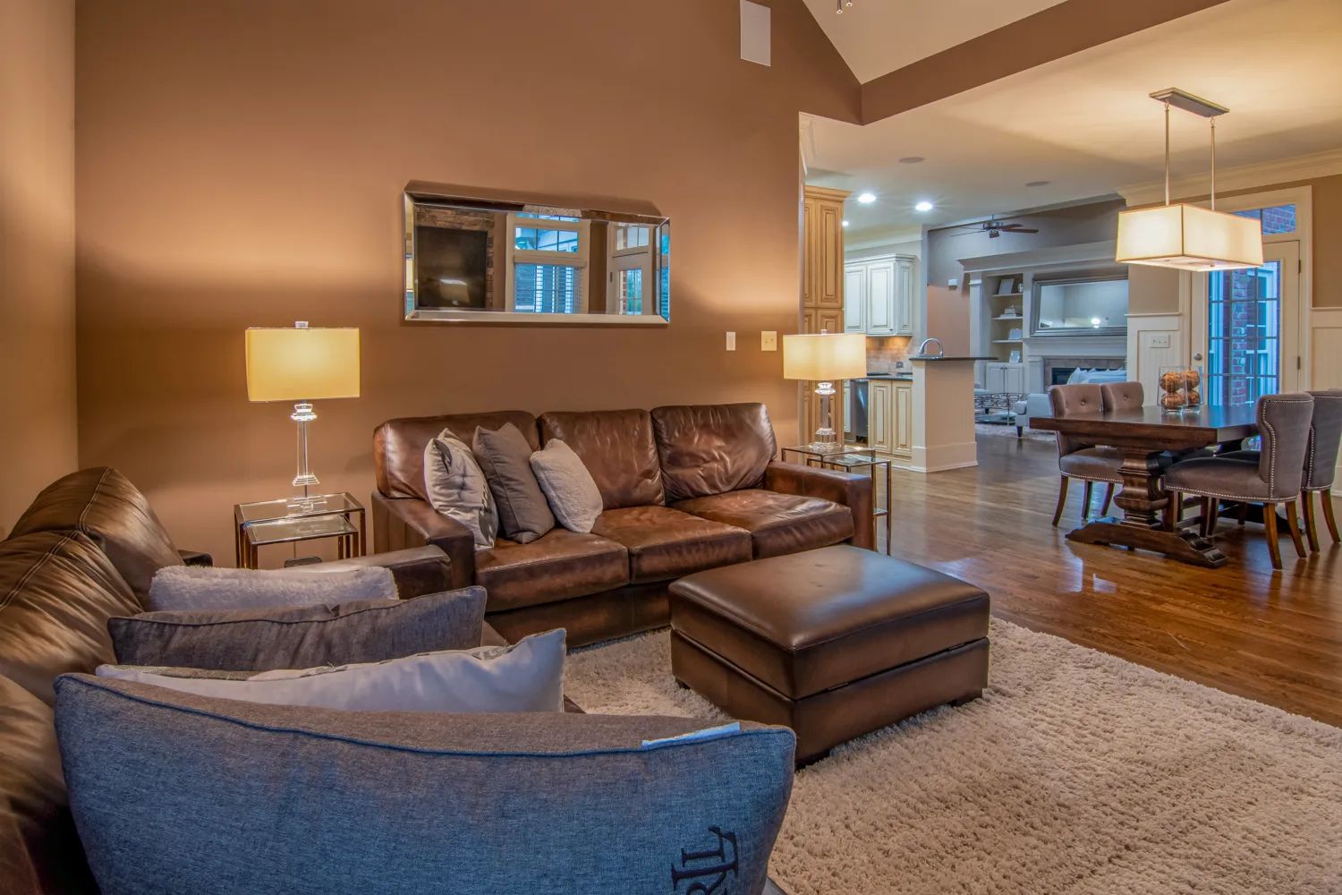 How 8 Out of 10 Designers Actually Mix Opposing Decor Styles