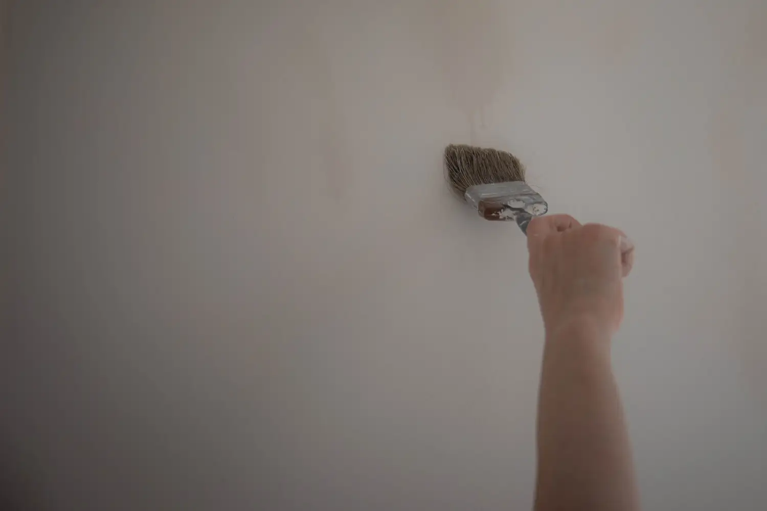Pros Never Use Eggshell on Ceilings Without This Check