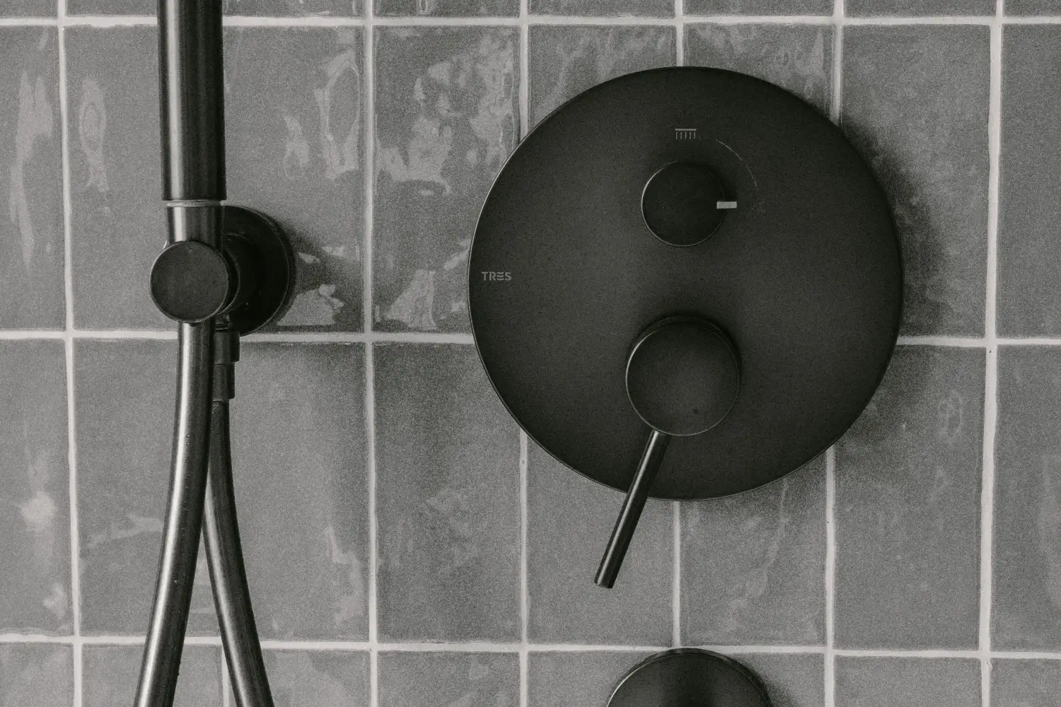 The Rule Pros Use to Mix Bathroom Hardware Finishes