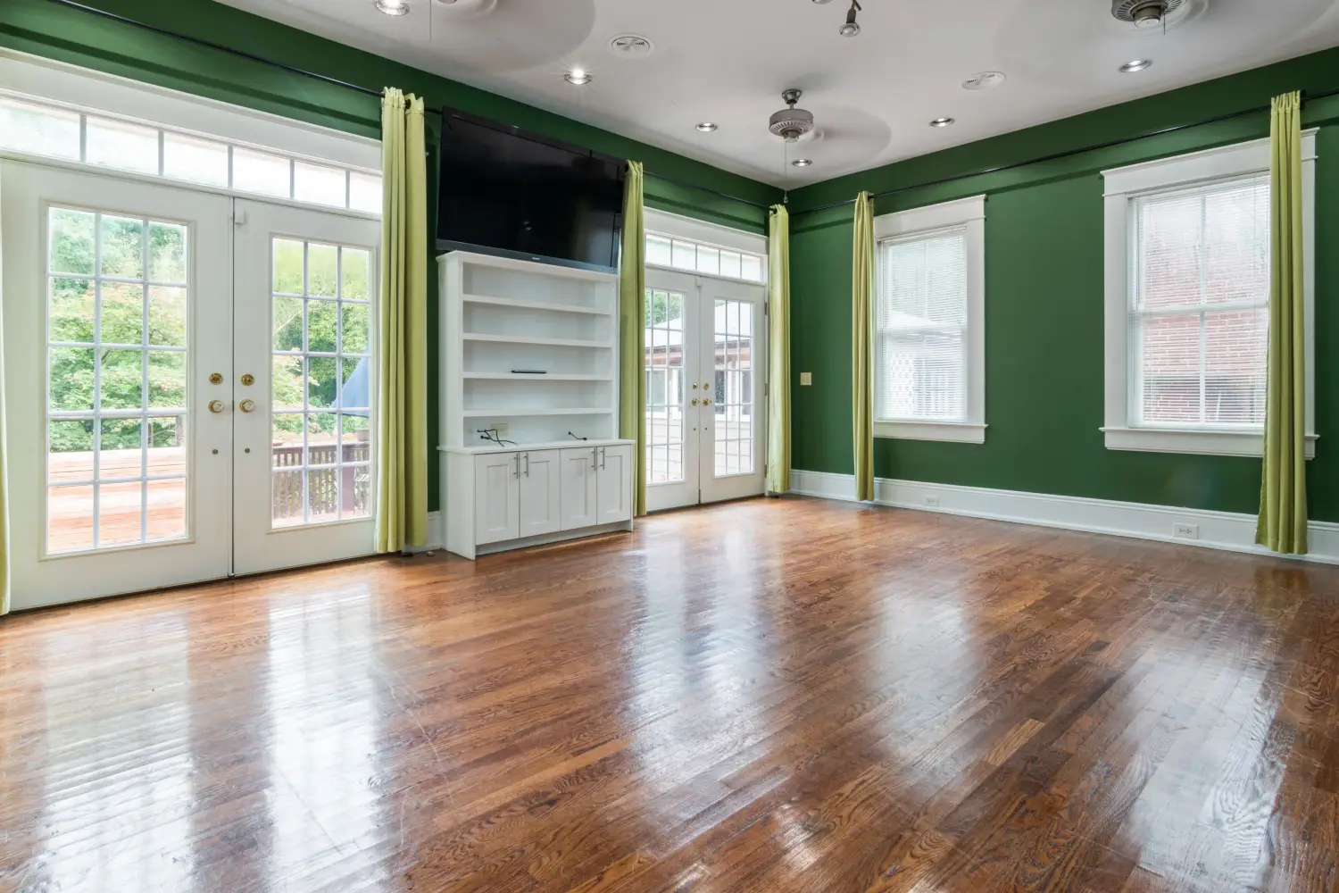 3 Reasons Semi-Gloss Beats Satin on Trim and Doors