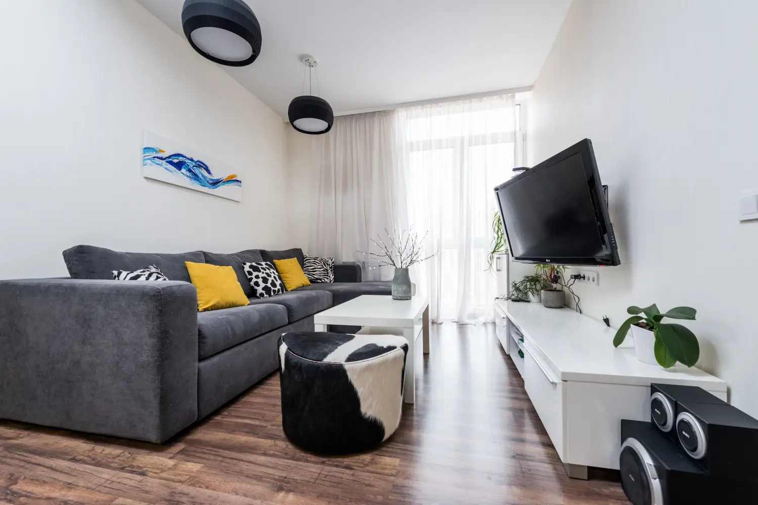 What's the Best Layout for a Small Living Room? Start Here
